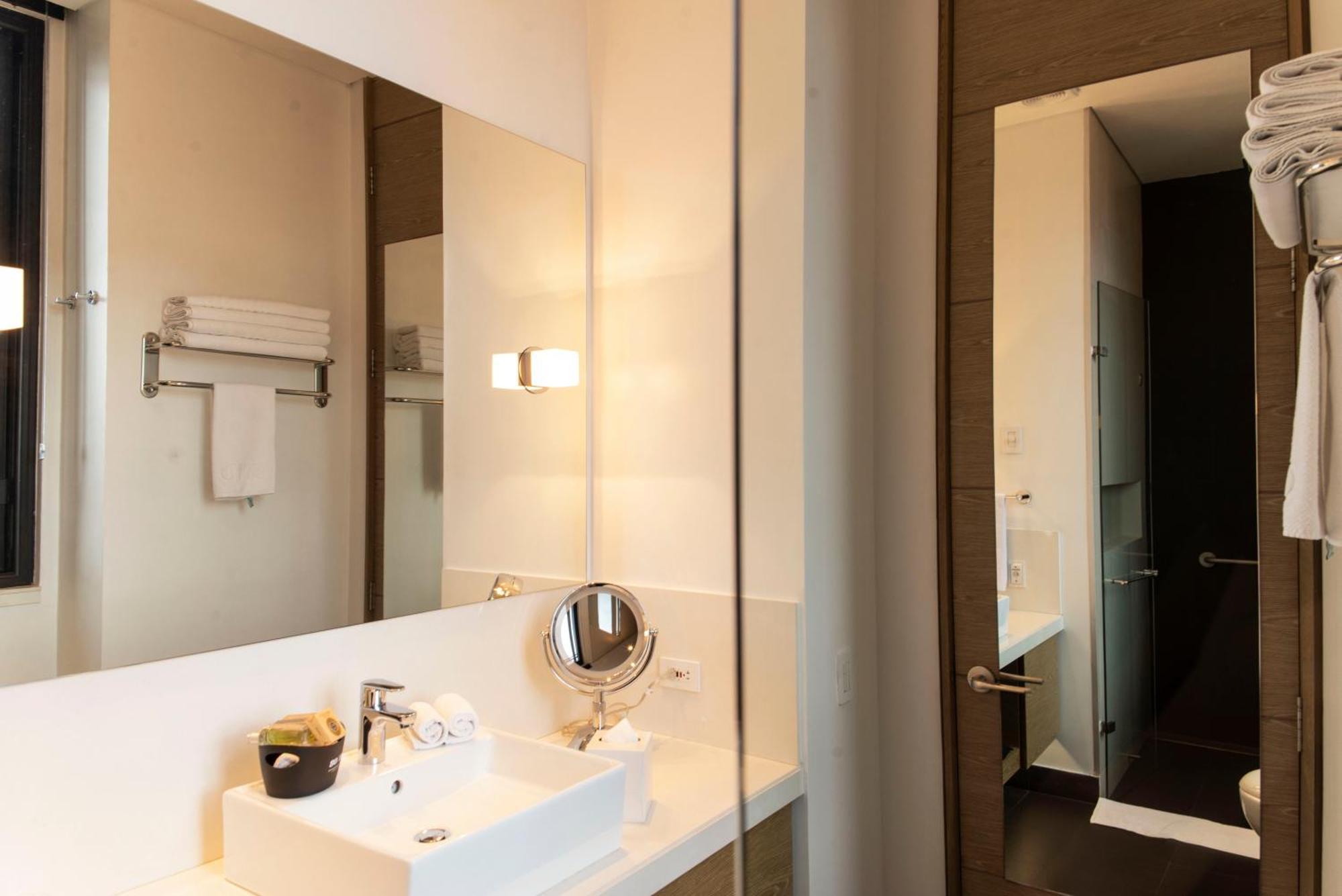 8010 Urban Living Aparthotel Bogota Bagian luar foto