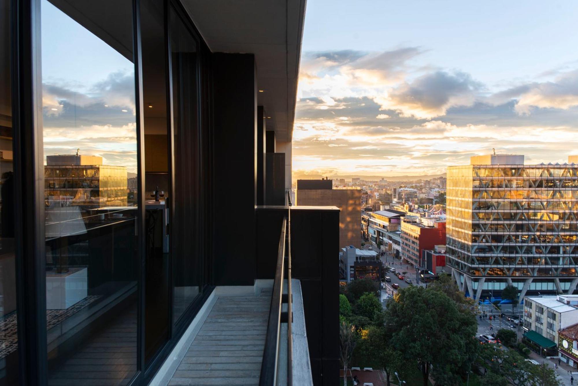 8010 Urban Living Aparthotel Bogota Bagian luar foto