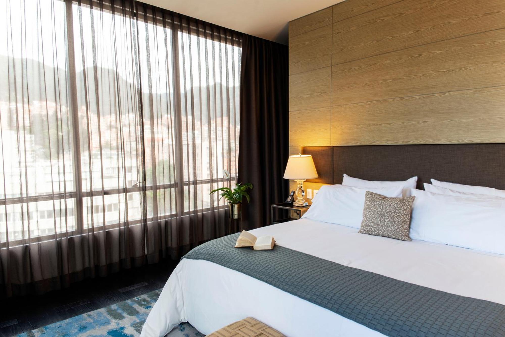 8010 Urban Living Aparthotel Bogota Bagian luar foto