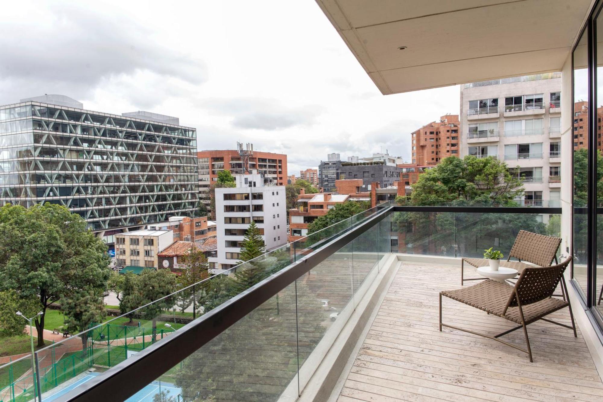 8010 Urban Living Aparthotel Bogota Bagian luar foto